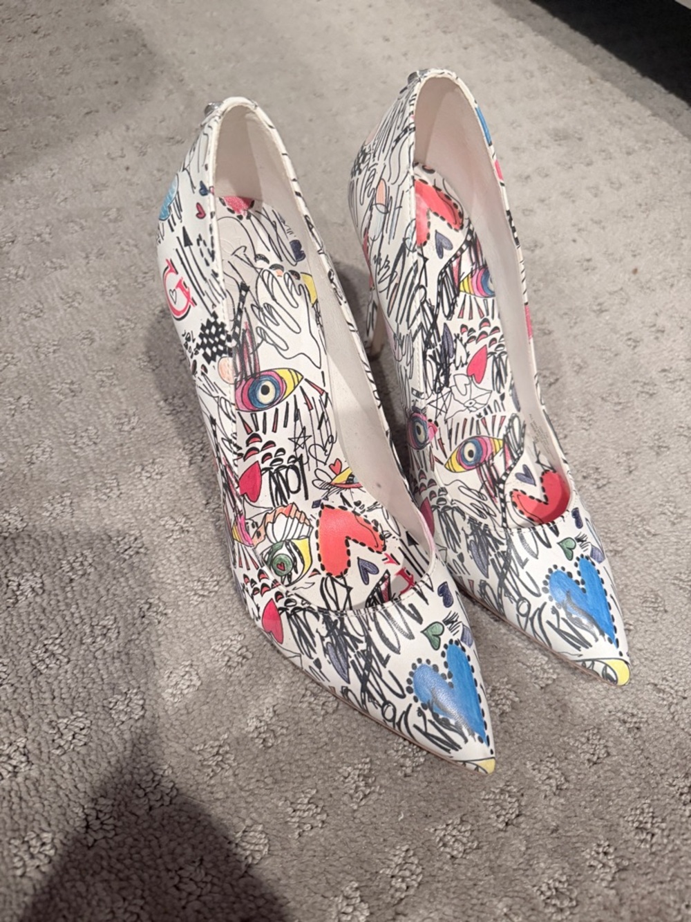 Guess Graffiti Pumps